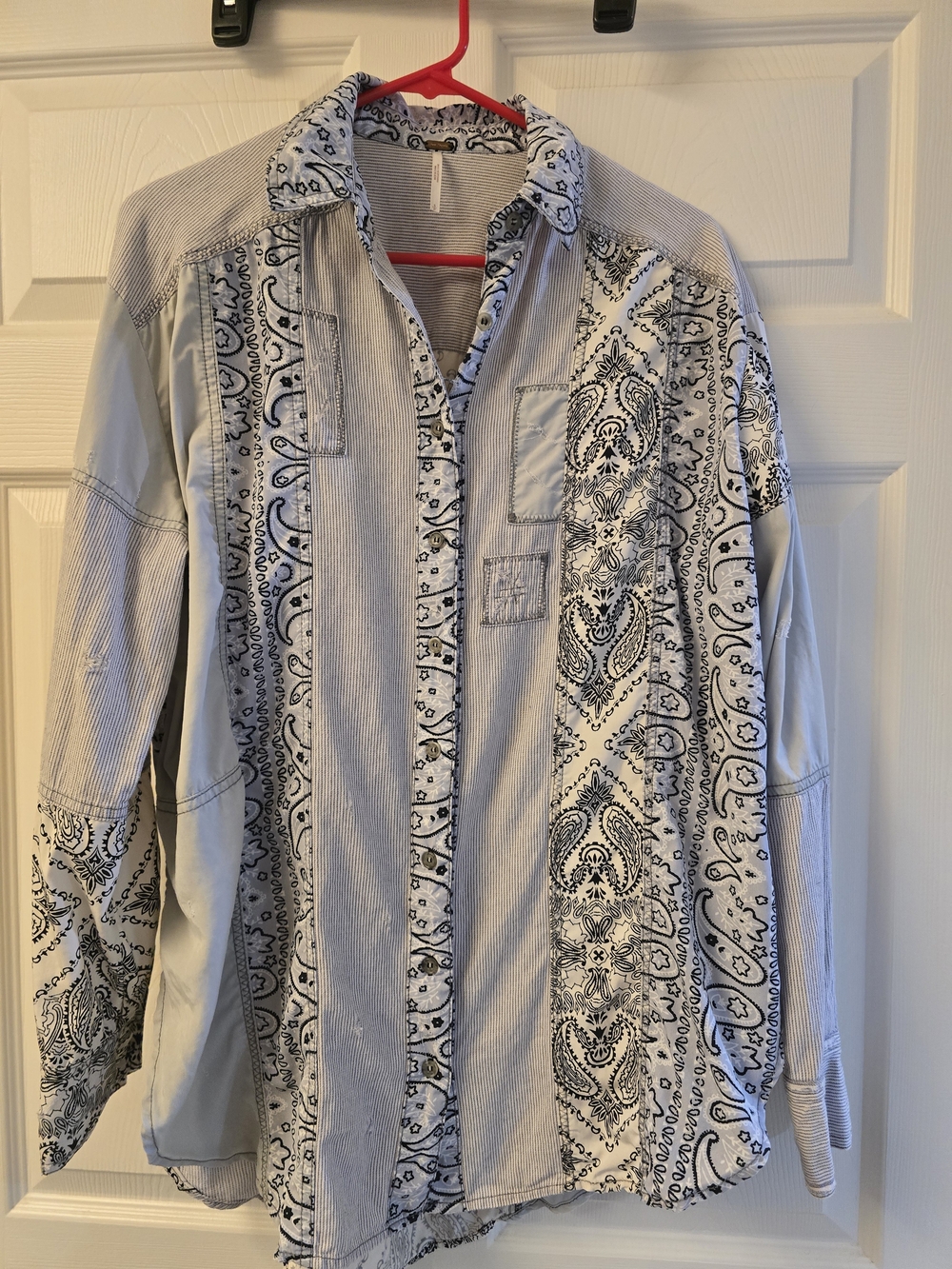 Free People Gray & White Mixed Paisley Button-Down Shirt